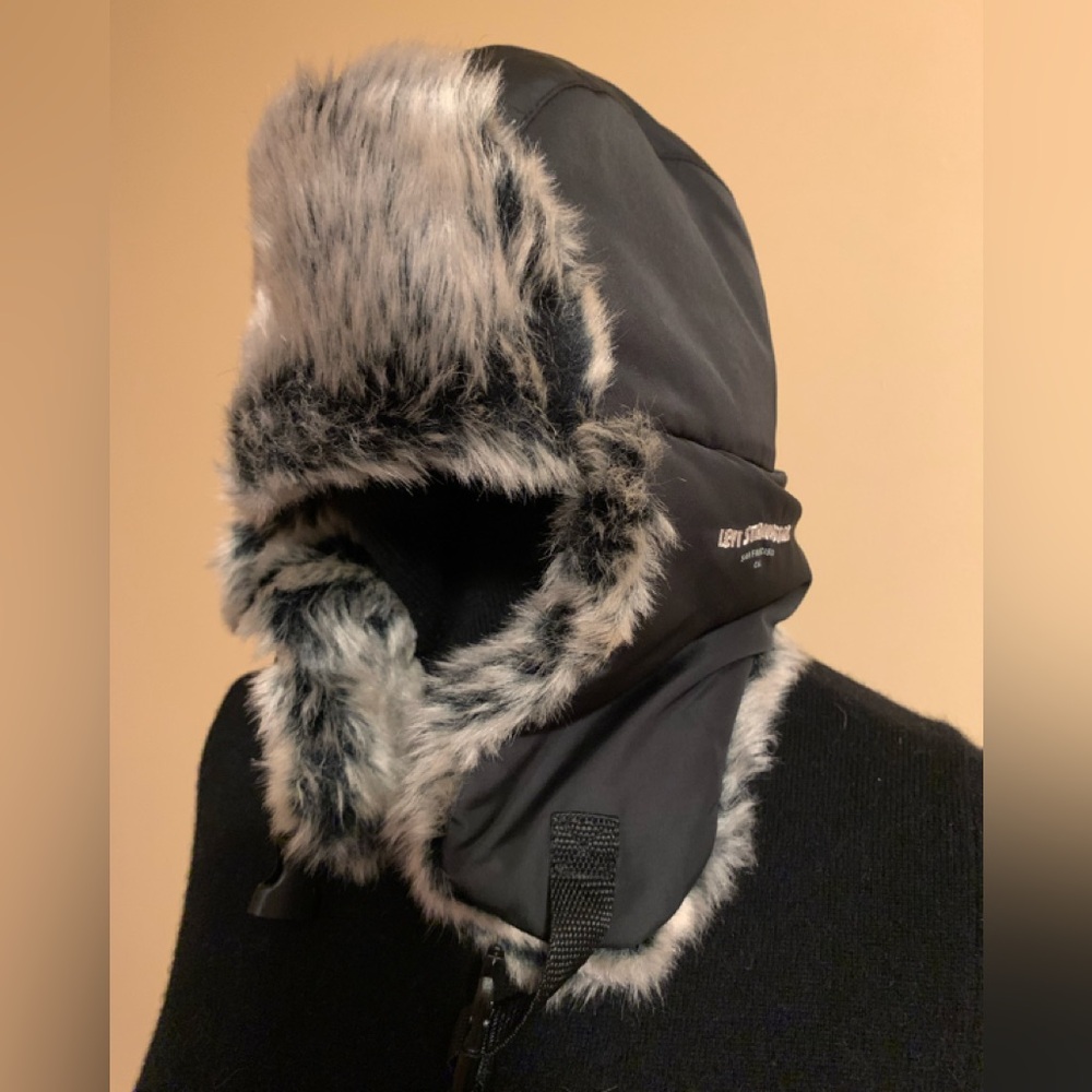 LEVI STRAUSS & CO. Nylon trapper Unisex faux fur lined hat NWT in size LG/XL